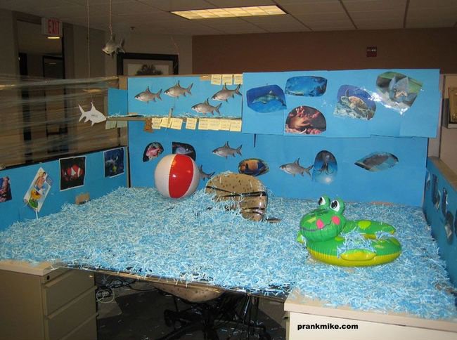 Desk office prank